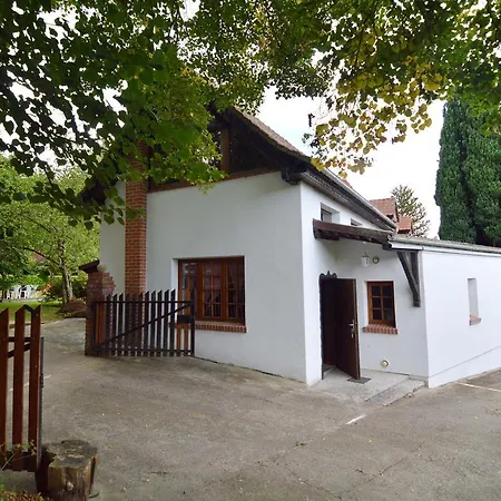 Nyaraló Cosy Holiday Home In Machy With Terrace *