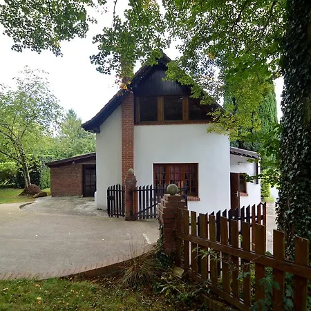 Cosy Holiday Home In Machy With Terrace Nyaraló *